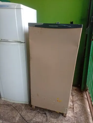 Geladeira Prosdócimo,antiga em ótimo estado,gelando muito bem