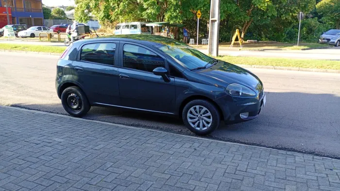 Fiat Punto Attractive 1.4 Fire Flex 8V 5P 2011