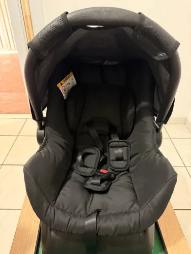 Bebê conforto com base pra carro 