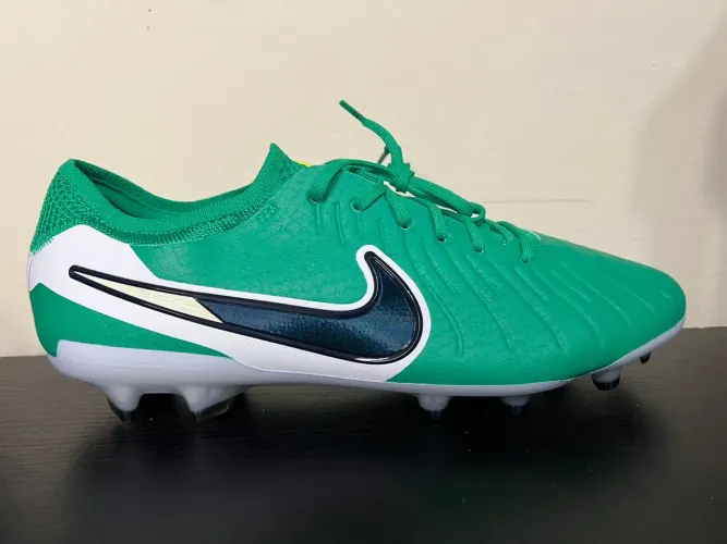 Chuteira Nike Tiempo