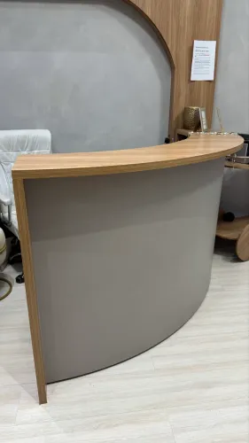 Balcão curvo novíssimo - 225x80x108cm