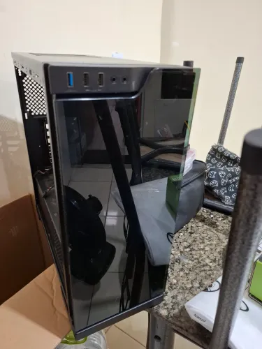 Gabinete Gamer DT3 com vidro fumê.