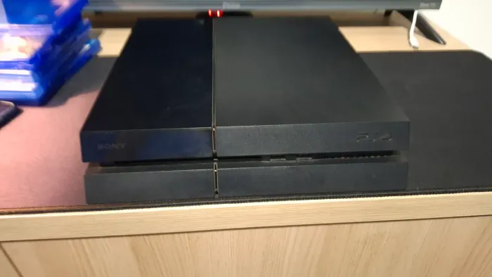 Ps4 fat 500GB +5 jogos em disco e 2 controles originais 