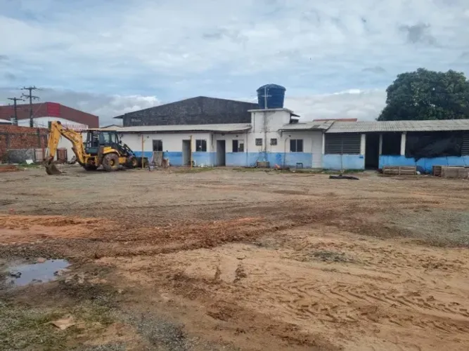 ALUGO TERRENO COM 2.160M² E 8 SALAS NO SÃO CRISTOVÃO