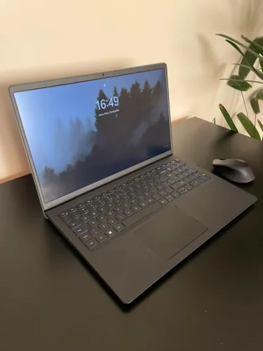 Notebook Dell i5 / FullHD 120Hz / 16 Gb RAM IrisXE / Teclado Iluminado