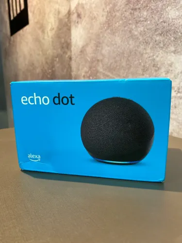 Amazon Echo Dot de 5ª Geração na cor preta, um alto-falante inteligente com Alexa