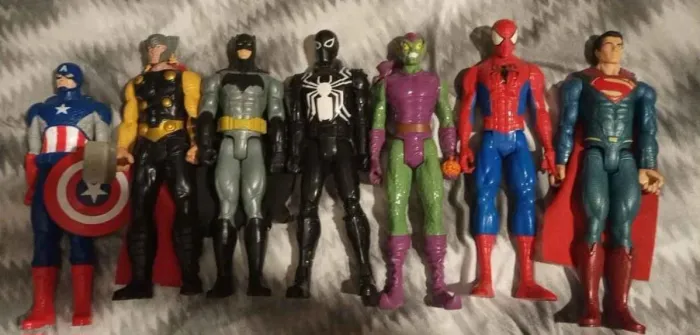 7 bonecos originais dos super-heróis - Detalhes na descrição