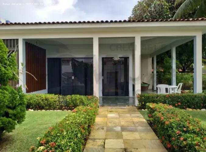Casa Completa com 4 Quartos e Área de Lazer à Venda na Coroa do Meio