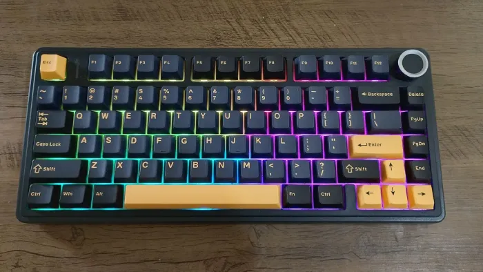 Teclado mecânico Aula F75
