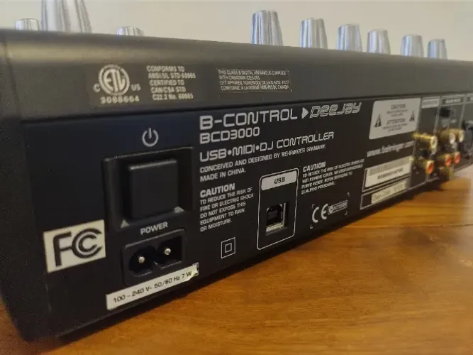 Controladora bcd 3000 behringer