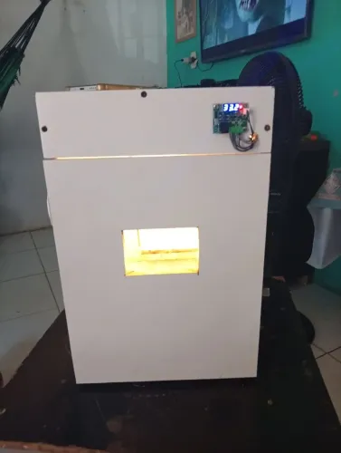 Vendo chocadeira automática 
