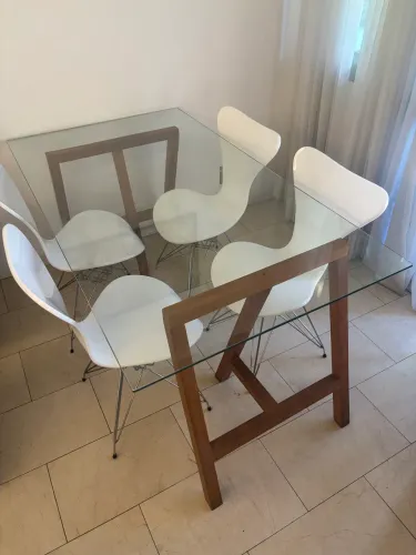 Mesa jantar moderna 4 a 6 lugares com 5 cadeiras