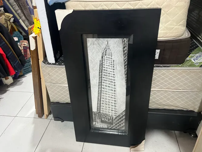 Quadro preto e branco moldura preta prédio Nova York