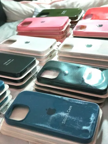 Lote com 30 Capinhas de Silicone para iPhone 15 e 15 Pro Max | Novas