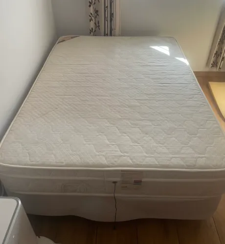 Cama Box Casal com colchão massageador