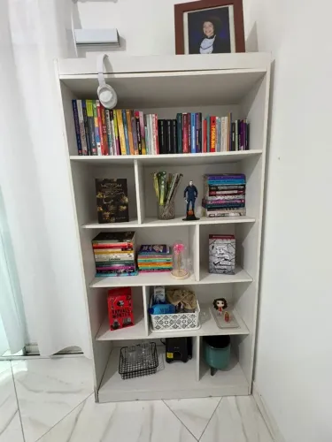 ESTANTE DE LIVROS