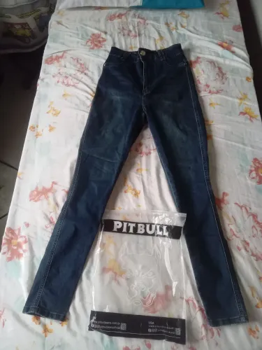 Calça original da Pit Bull tamanho 40 com bastante laycra, usada apenas 1 vez 