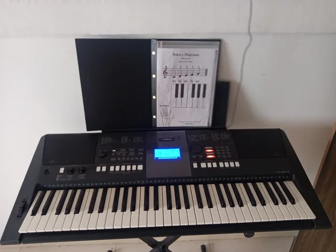 TECLADO YAMAHA E423 - ÓTIMO ESTADO 
