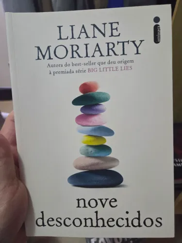 Livro Nove Desconhecidos - Liane Moriarty