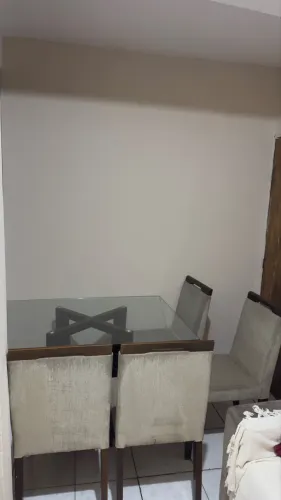 Mesa de jantar 4 cadeiras