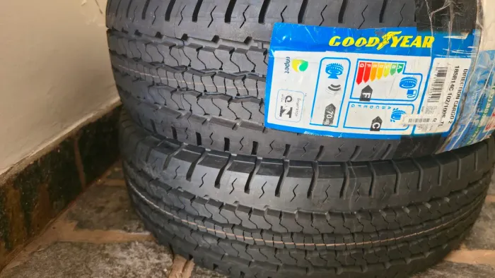 Par PNEUS GOODYEAR NOVOS DE CARGA 185R14C Kombi Fiorino Saveiro