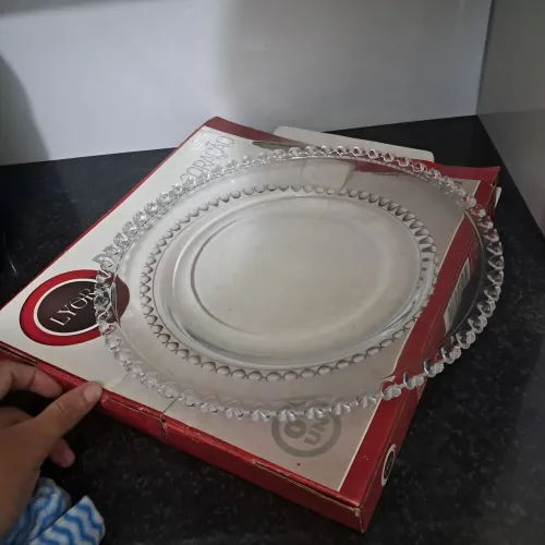 Jogo de xícaras e Prato de vidro decorativo