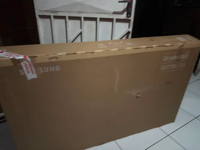 smart TV Samsung 50 polegadas 4K borda infinita comando de voz na caixa completa