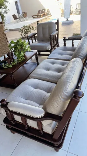 Restauração e venda de móveis antigos 