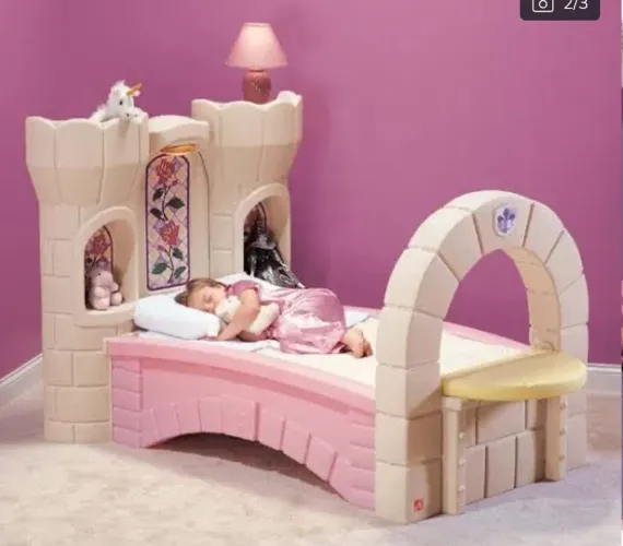 Cama americana formato castelo para princesas