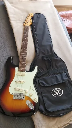Guitarra SX SST62