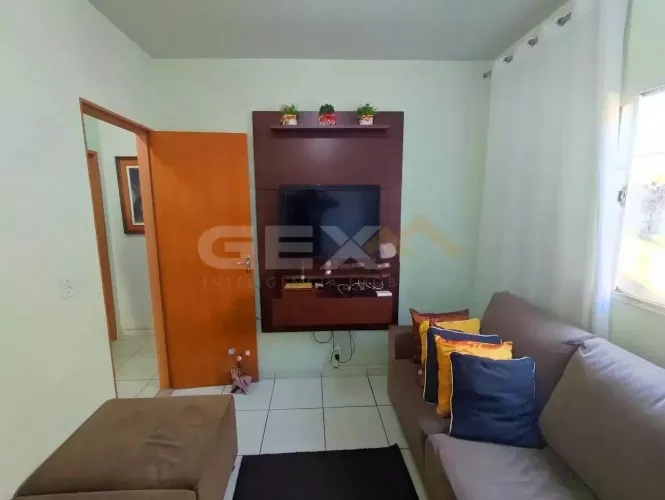 Casa à venda no bairro Fonte Boa, 3 quartos sendo 1 suíte e quintal.