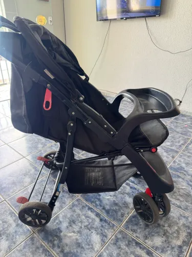Carrinho Infanti com algumas marcas de uso 