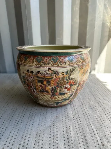 Vaso decorativo  Satsuma, cerâmica de barro originária da província de Satsuma.
