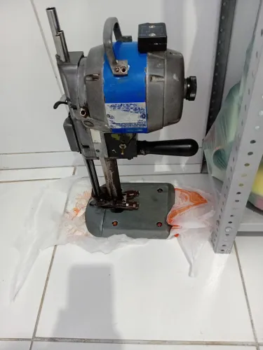 Máquinas de corte de 8" e uma de disco de 4" nova na caixa.