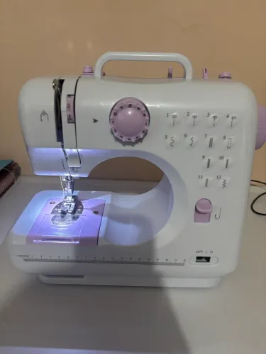 Mini máquina de costura