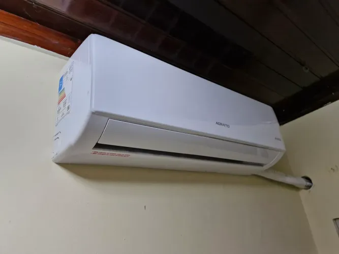 Ar-condicionado Agratto Inverter 12.000 BTUs 220V - Seminovo