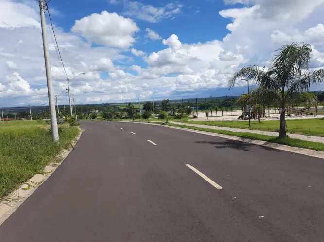 Vende-se terreno no residencial Quinta da Baronesa em Garça-SP