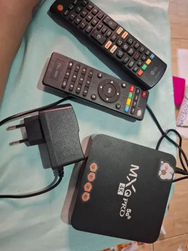 Vendo TV 32 não smarth com aparelho box e controle, funciona tudo certinho liga normal.