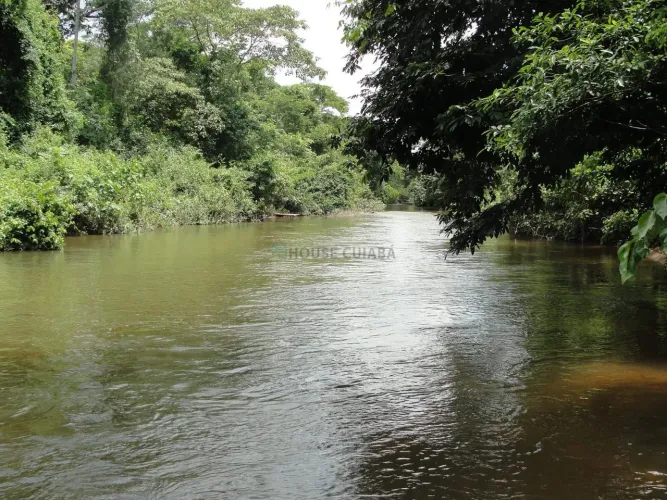 Vendo chácara à beira do rio distrito de Águaçu Cuiabá MT