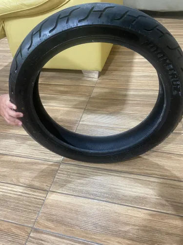 VENDO PNEUS 130/70 R18 e 100/90 R18. Moto/Dianteiro e traseiro.