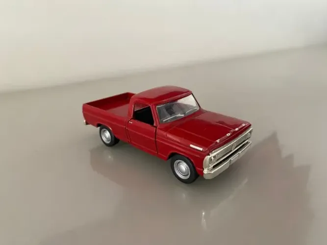 Miniatura Ford F100 Vermelha - Colecionável
