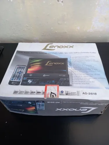 DVD retrátil automotivo Lenox