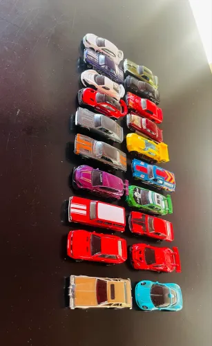 Lote Colecionador Hot Wheels e + (20 Unidades) - Ótimo estado!
