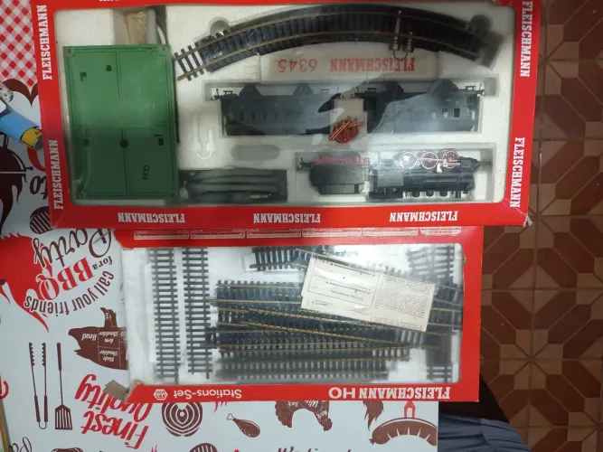 Trem Flashman decada de 50 funcionando perfeitamente