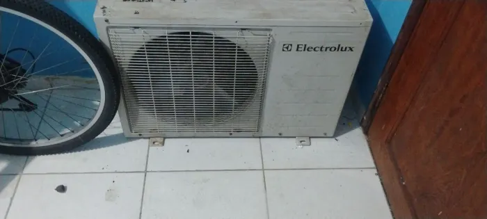Vendo central de ar condicionado Eletrolux de 9 mil BTUs *