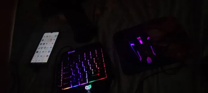 Kit mobilador completo 1 teclado gamer 1 normal, 1 mouse gamer, 1 tripé, Dois tipos de cab