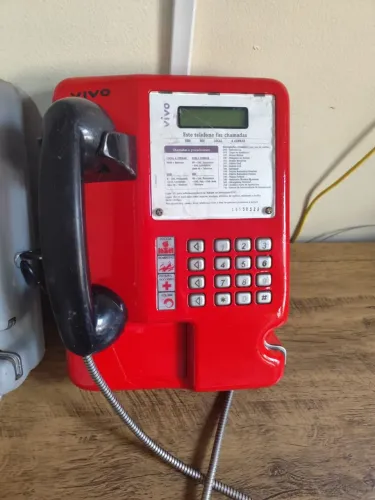 Aparelho telefônico orelhão retrô