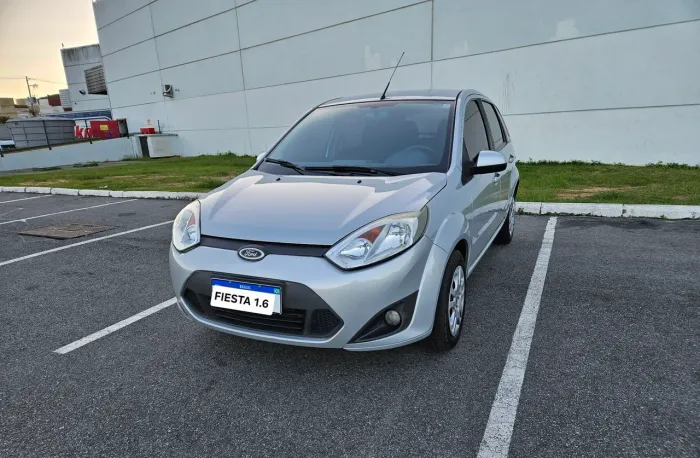 Ford Fiesta SE 1.6 8V Flex 5P 2014