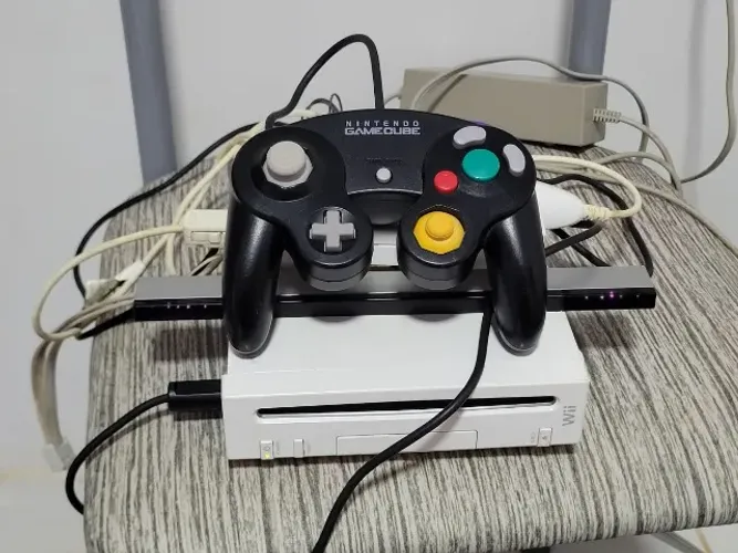 Videogame Nintendo Wii Retrocompatível + Controle GameCube + Mario Kart