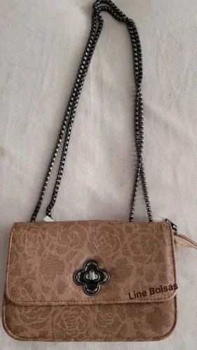 Bolsa alto relevo marrom floral nova
